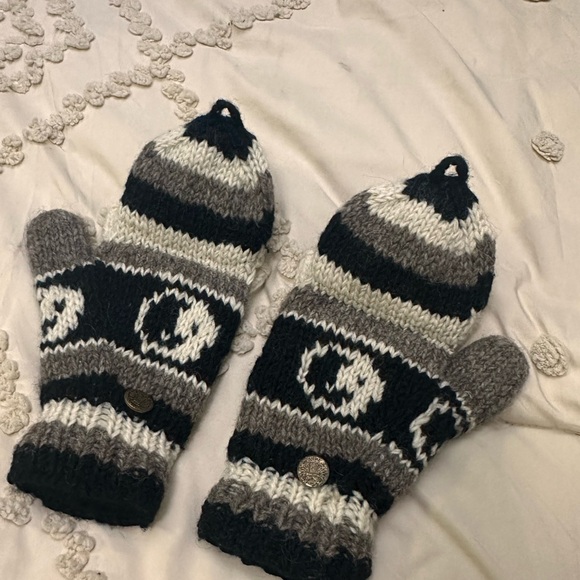 Yin and Yang Knitted Wool Fingerless Gloves Lined Mittens - Picture 8 of 9